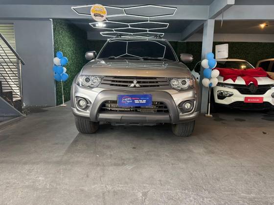 MITSUBISHI L200 OUTDOOR 3.2 4X4 CD 16V TURBO INTERCOOLER DIESEL 4P AUTOMÁTICO